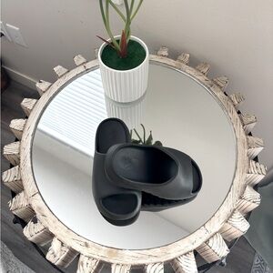 Authentic Adidas Yeezy Slide Kids Sz 1, Dark Gray, EXCELLENT CONDITION!